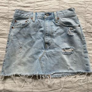 Levi’s mini skirt